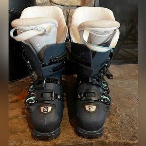 GREAT ski boot in very good condition!!